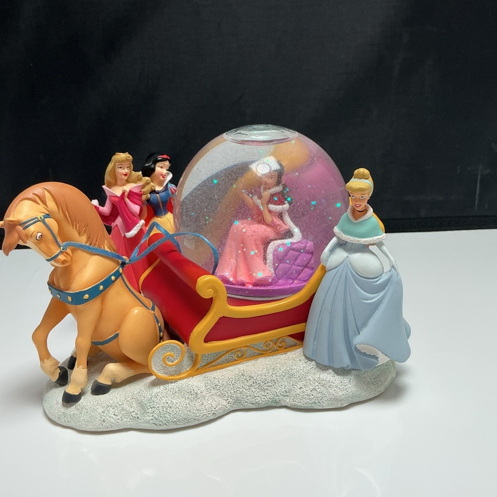 Disney Princess Christmas Sleigh Ride Snow Globe 2003 Rare Vintage